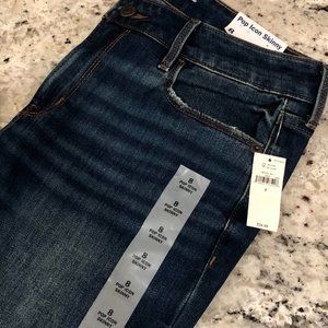 Womens Old Navy size 8 Mid -rise jeans NWT